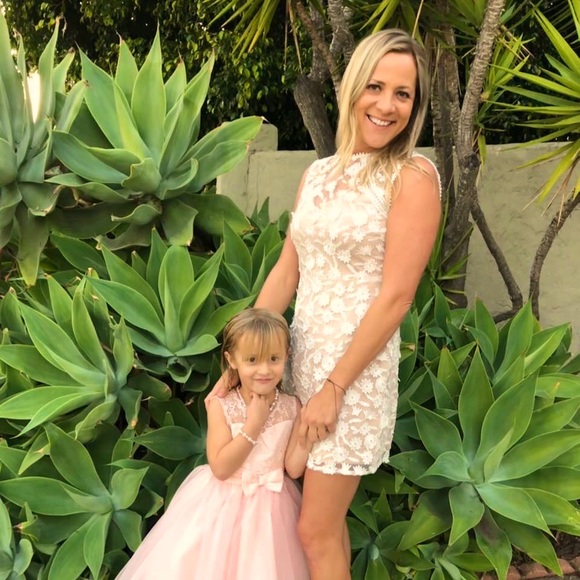 Meet your Posher, Vanessa - Picture 1 of 2